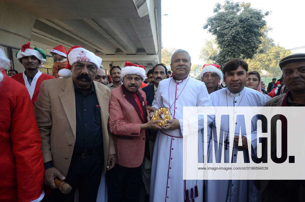 Pakistan: Christians Celebrate Christmas Across In Peshawar Members Of ...