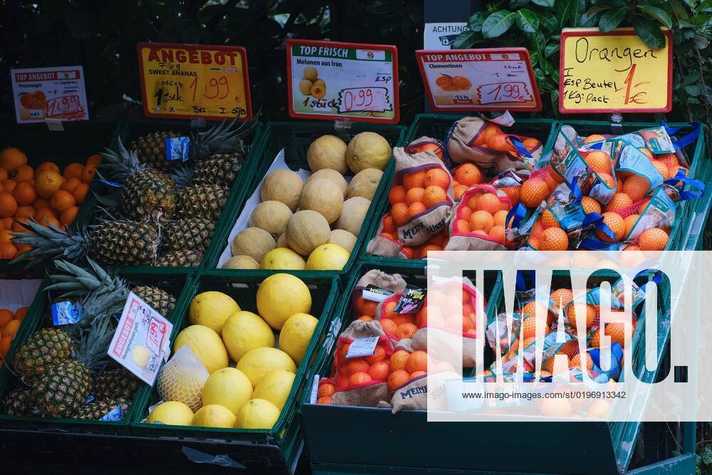 Dusseldorf 19 12 2022 fruit stand fruit dealer fruits pressed oranges ...