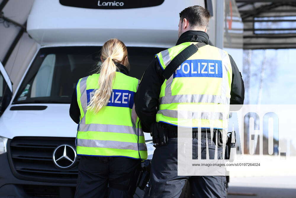 Border controls at the German-Austrian border on 29 12 2022 at the ...