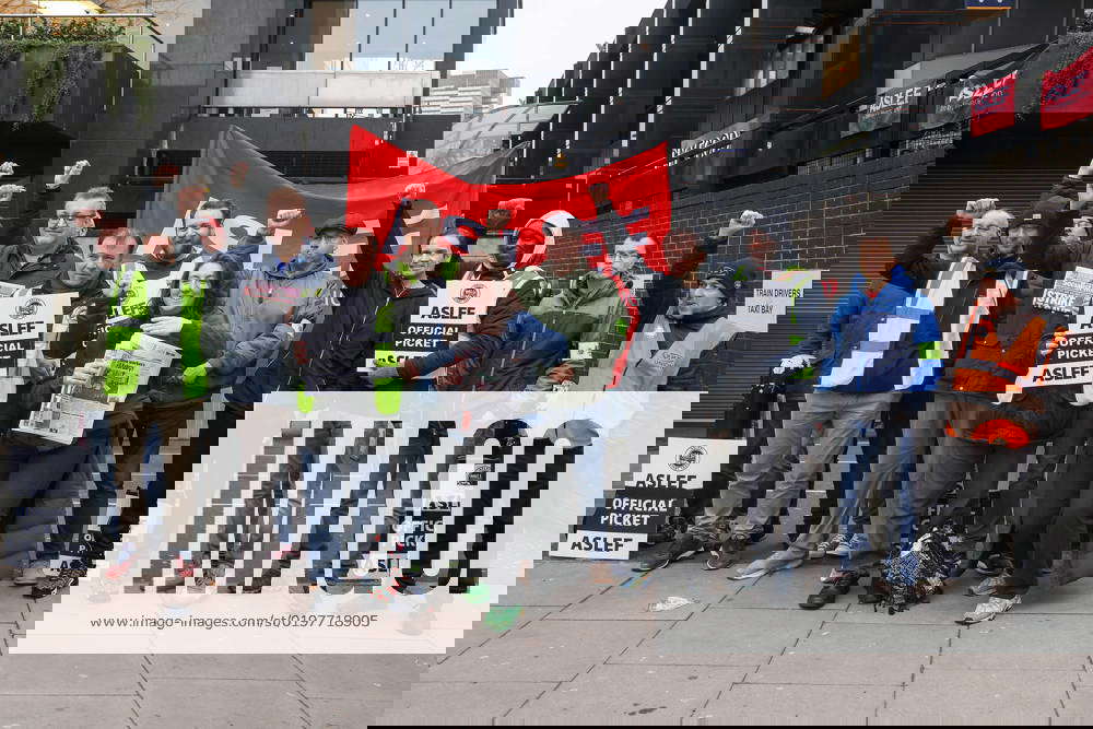 . 05 01 2023. London, United Kingdom. ASLEF 24 Hour Rail Strike. Picket line at Euston as members