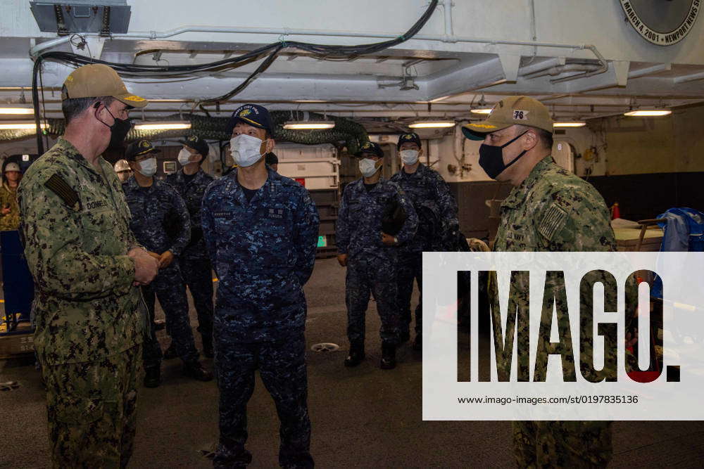Bild Task Force N-WU964-1058 YOKOSUKA, Japan Rear Adm. Michael Donnelly, commander ...