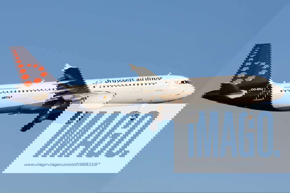 Aviation Stock Images A Brussels Airlines Airbus A320 landing at London