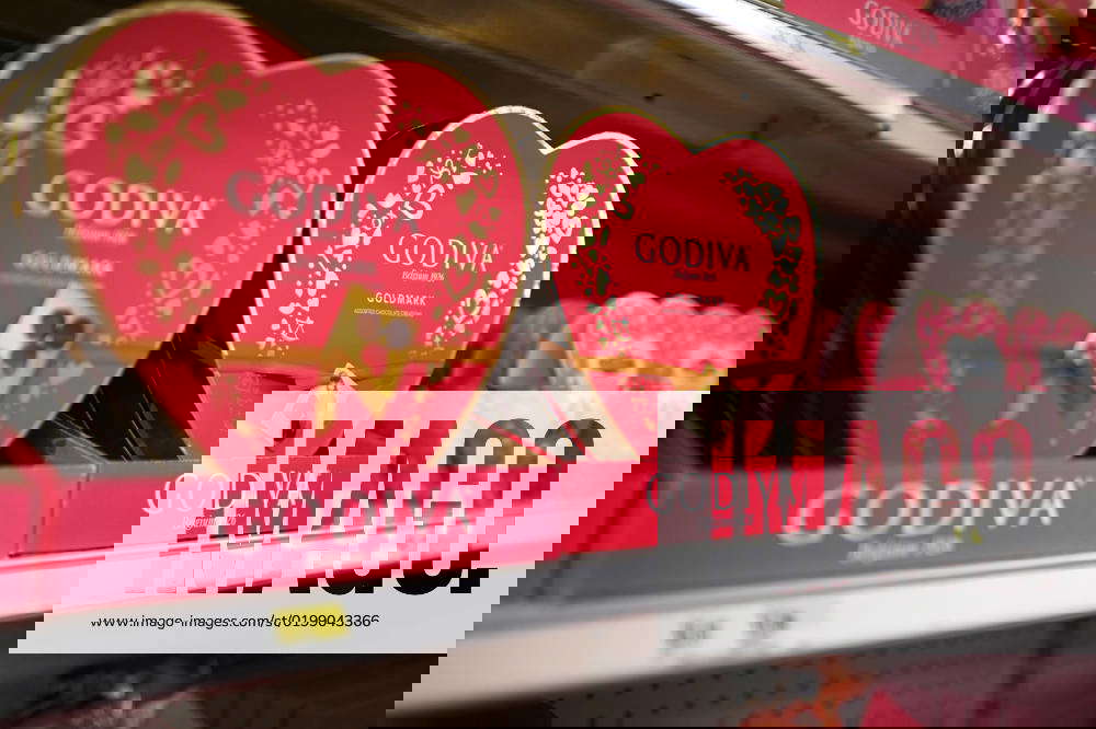 NY Retailers Prepare For Valentine’s Day Heart shaped boxes of