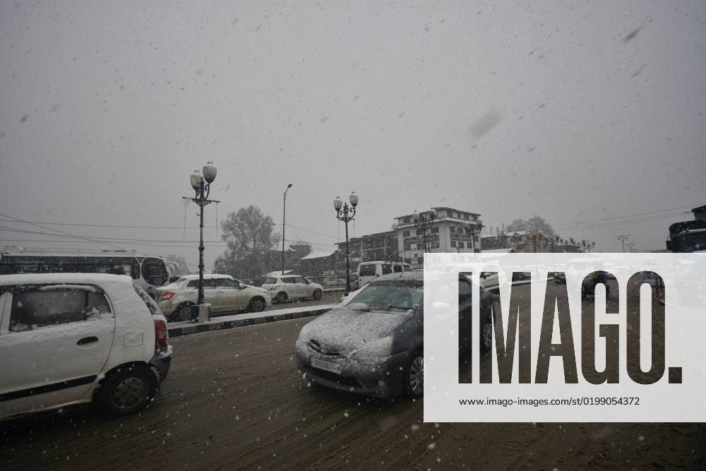 India Snow rain lash Jammu and Kashmir Vehicles move amid heavy