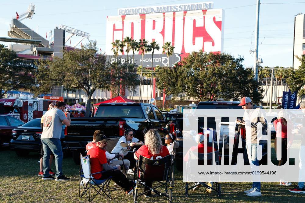January 16, 2023, Tampa, Florida, USA Fans tailgate and mingle ahead of a Bucs game against the