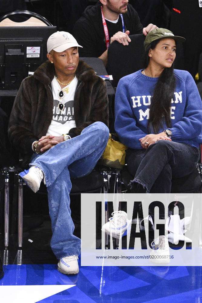 Pharrell Williams et sa femme Helen Lasichanh CELEBRITES : Chicago Bulls vs  Detroit Pistons - NBA