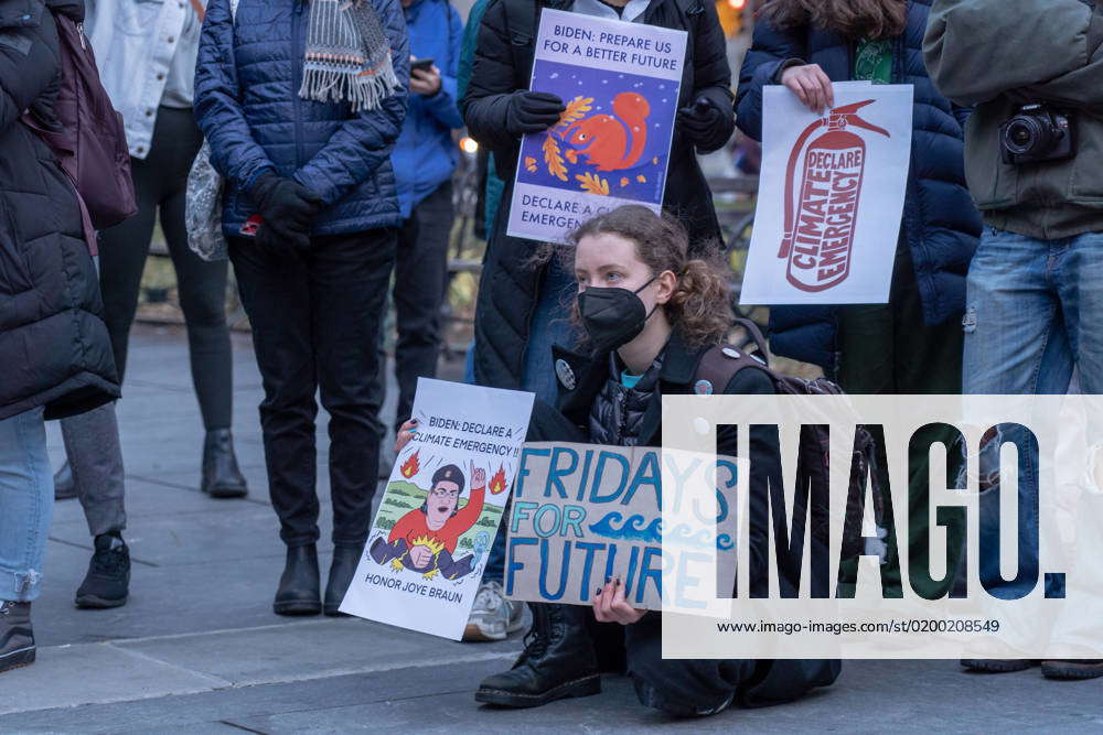 Climate Activists Protest Demanding That President Biden Declare A Climate Emergency New Climate A 0924