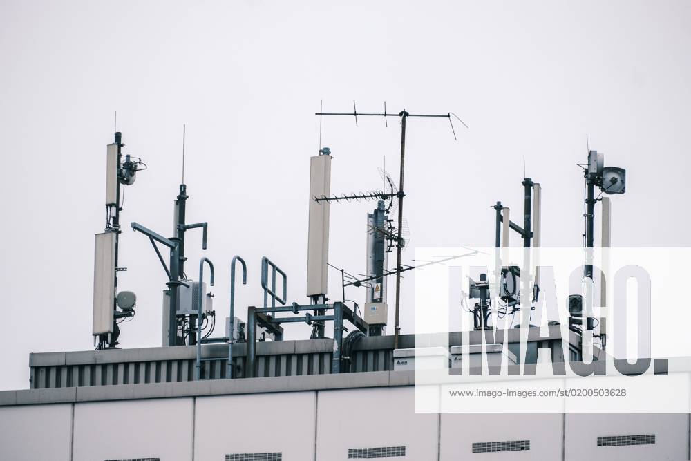 Dusseldorf 23 01 2023 mobile mast 4G 5G 6G antennas Vodafone O2 Telekom 1 1 Drillisch radiation