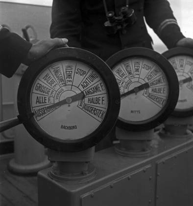 Flugsicherungsschiff Bernhard von Tschirschky Besatzung an Bord des ...