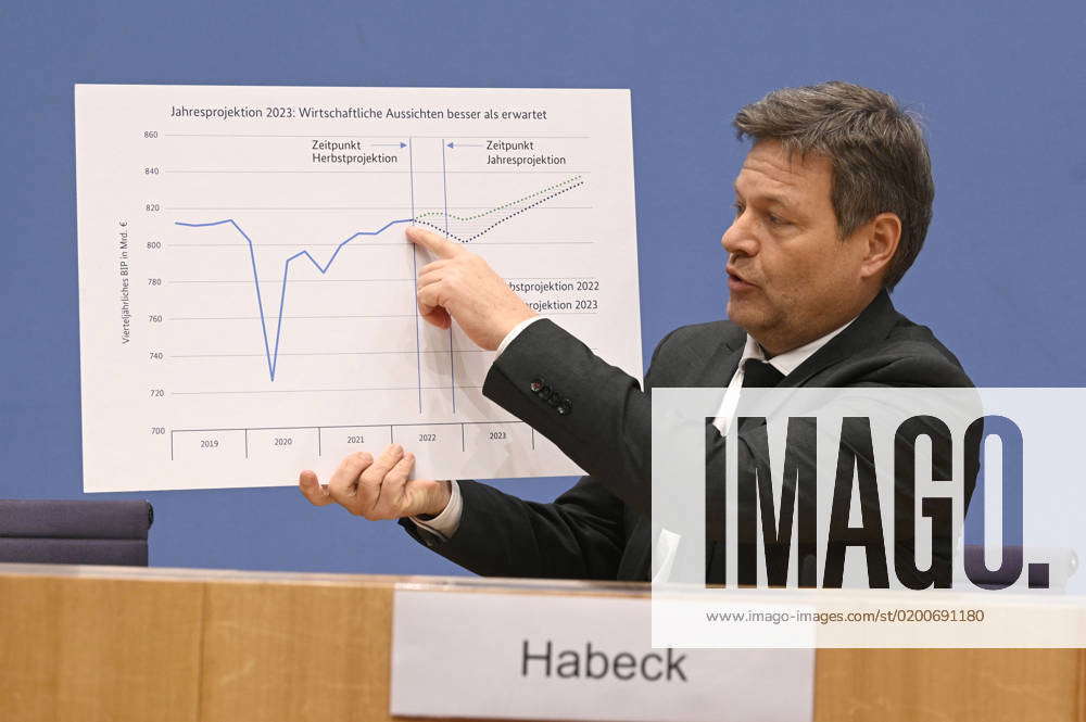 Robert Habeck Bei Der Bundespressekonferenz Zur Vorstellung Des ...