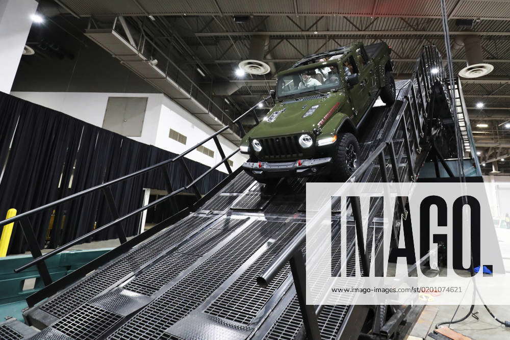 Houston Auto Show Drivers demonstrated the incredible off-road ...