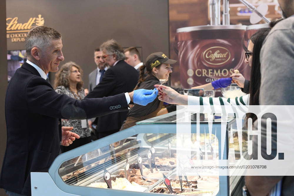 SIGEP 2023 Rimini Fair A worker giving an ice cream test to a customer