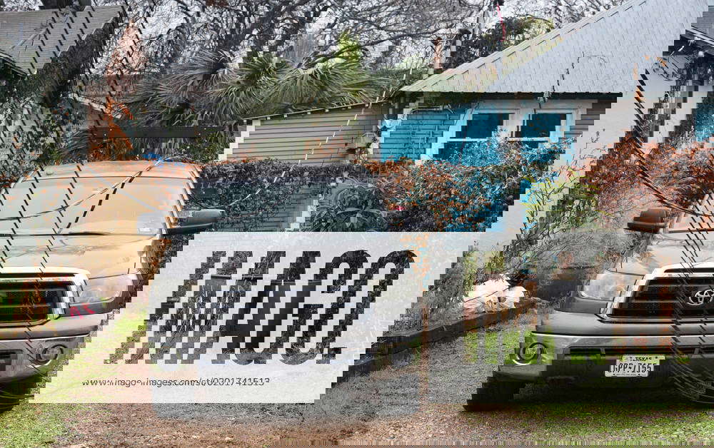 News Winter weather in Texas Feb 2, 2023; Austin, TX, USA; Fallen