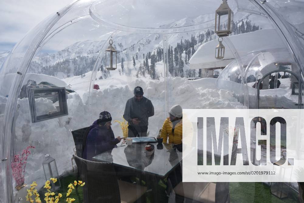 Indien, Restaurant in GlasIglus in Jammu, Kasdchmir India First Glass