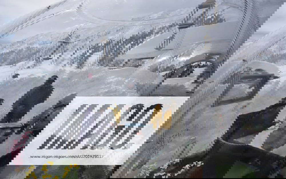 Indien, Restaurant in GlasIglus in Jammu, Kasdchmir India First Glass Igloo restaurant in