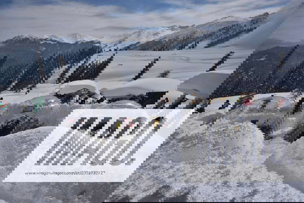 Indien, Restaurant in GlasIglus in Jammu, Kasdchmir India First Glass