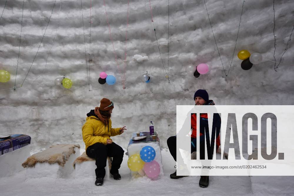 India: World s Largest Igloo Cafe in Kashmir Foreign Tourists from ...