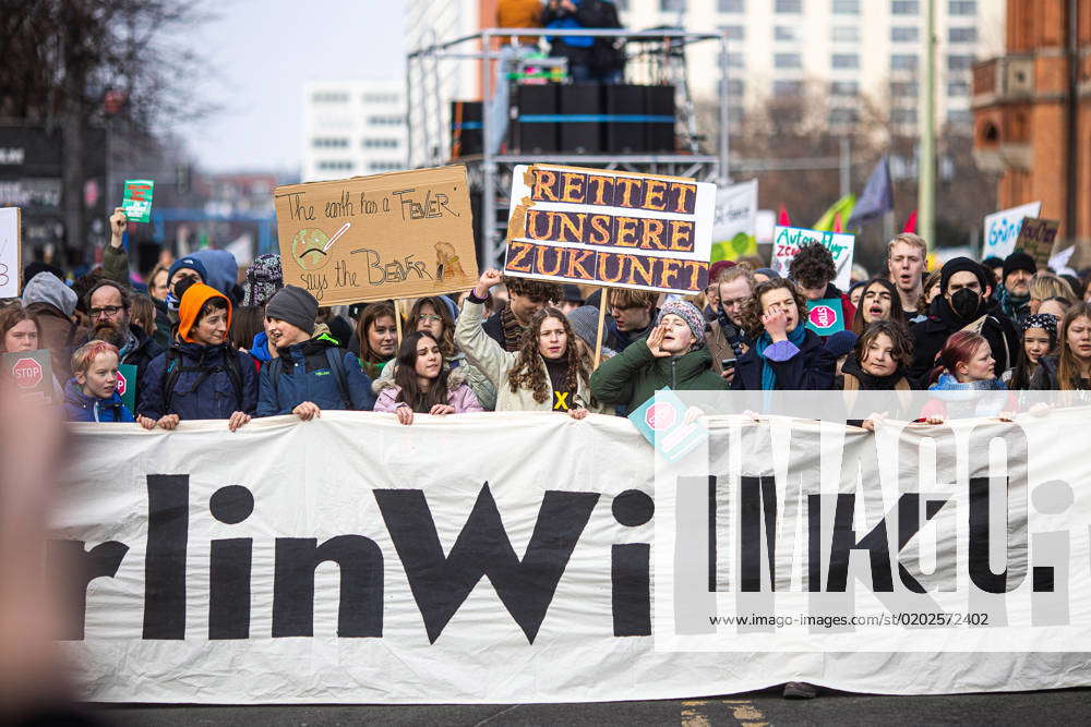 Klima Demo Am 10. Februar 2023 In Berlin. Klima Demo In Berlin ...