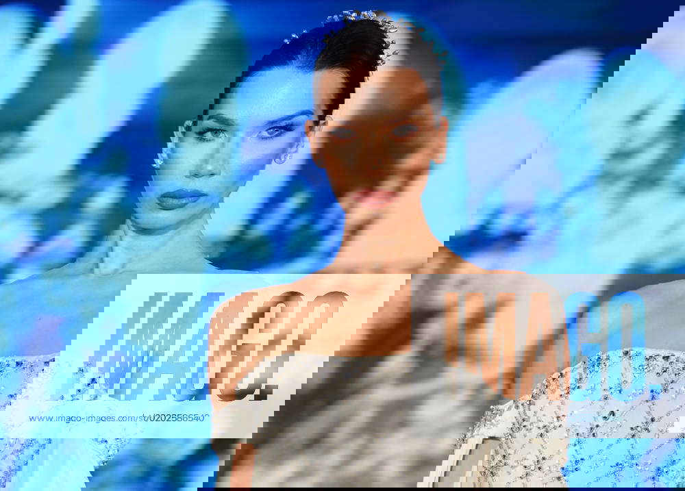 NYFW Art Heart Fashion Show celebrating 10 years in the fashion