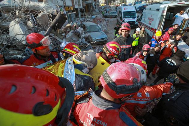 (230213) -- ANTAKYA, Feb. 13, 2023 -- Chinese and Turkish rescuers ...