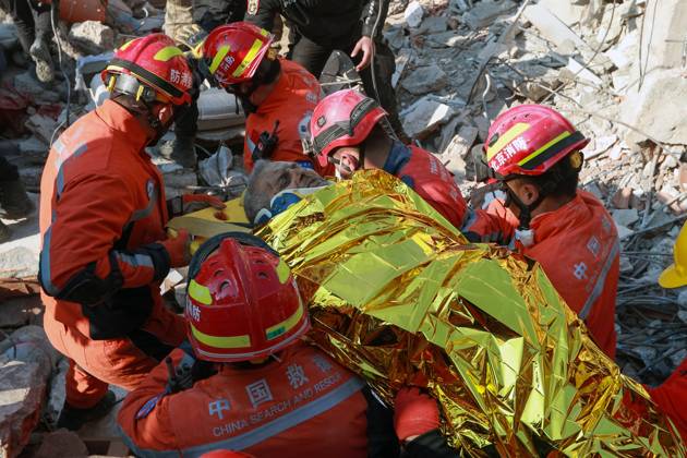 (230213) -- ANTAKYA, Feb. 13, 2023 -- Chinese and Turkish rescuers ...