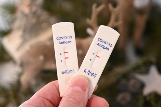 Stock Images I 15 02 2023 corona test, corona test, positive, positive