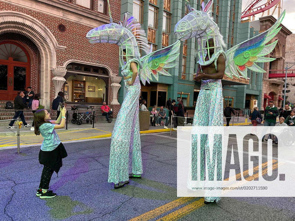 universal mardi gras performers