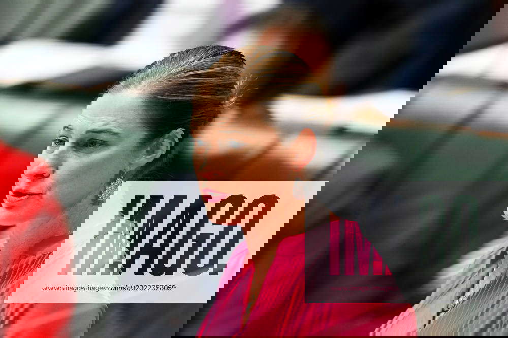 QUESTION TIME, Australian Housing Minister Julie Collins speaks during House of Representatives