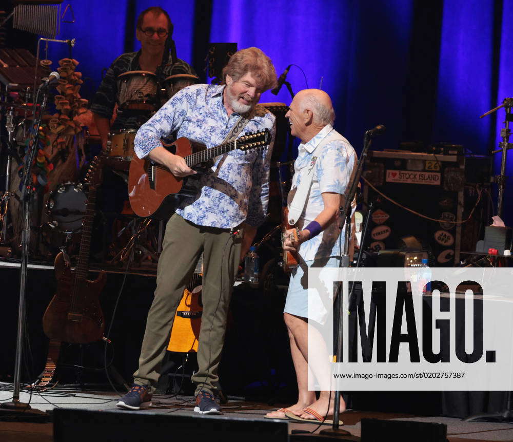 jimmy-buffett-the-coral-reefer-band-during-the-second-wind-tour-2023-performs-on-stage-at-the