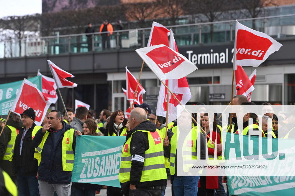 Warnstreiks Am Flughafen Franz Josef Strauss In Muenchen Haben Am 17.02 ...