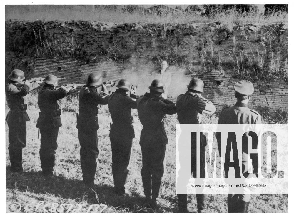 firing-squad-photo-a-german-military-firing-squad-eliminates-an