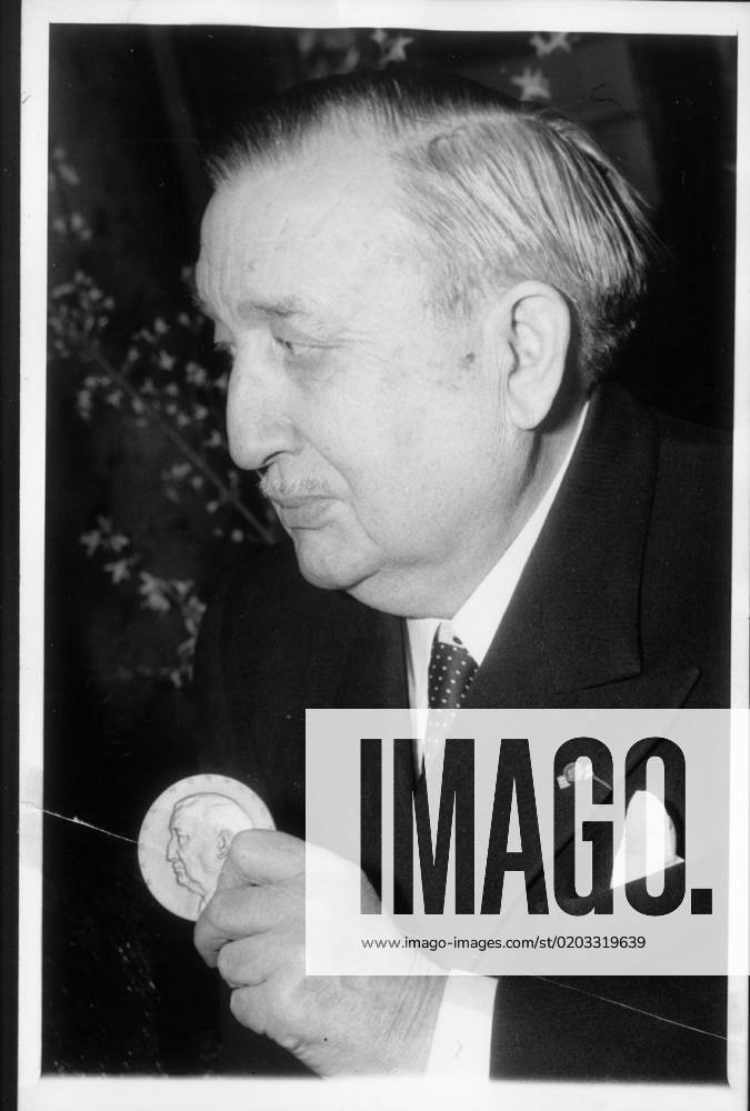 195902 Raoul Nordling, Swedish Consul General in Paris with a medal he