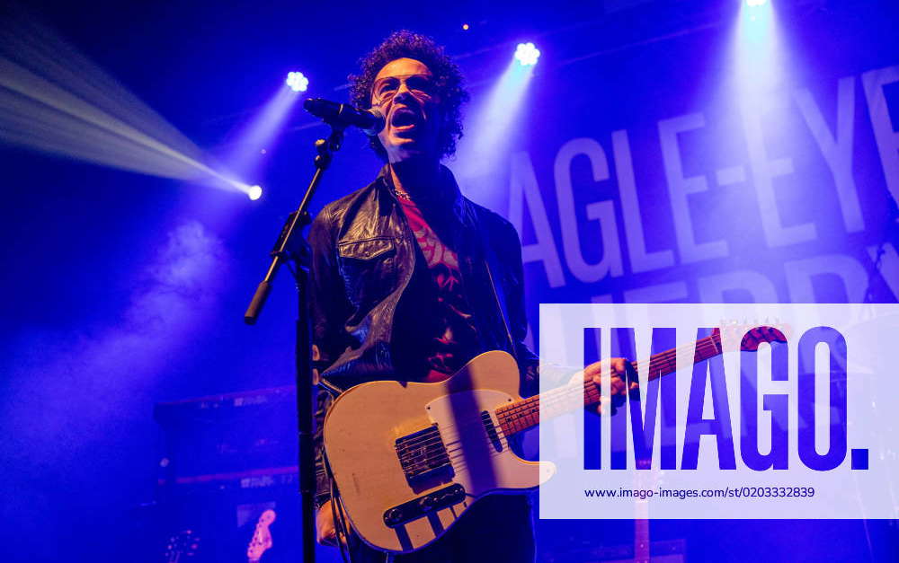 eagle-eye-cherry-in-concert-swedish-singer-eagle-eye-cherry-performs