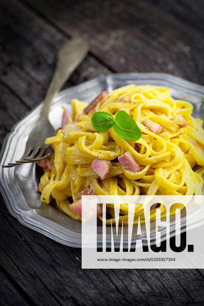 Italian Cooking Pasta Spaghetti Carbonara With Ham Eggs And Basil 6184