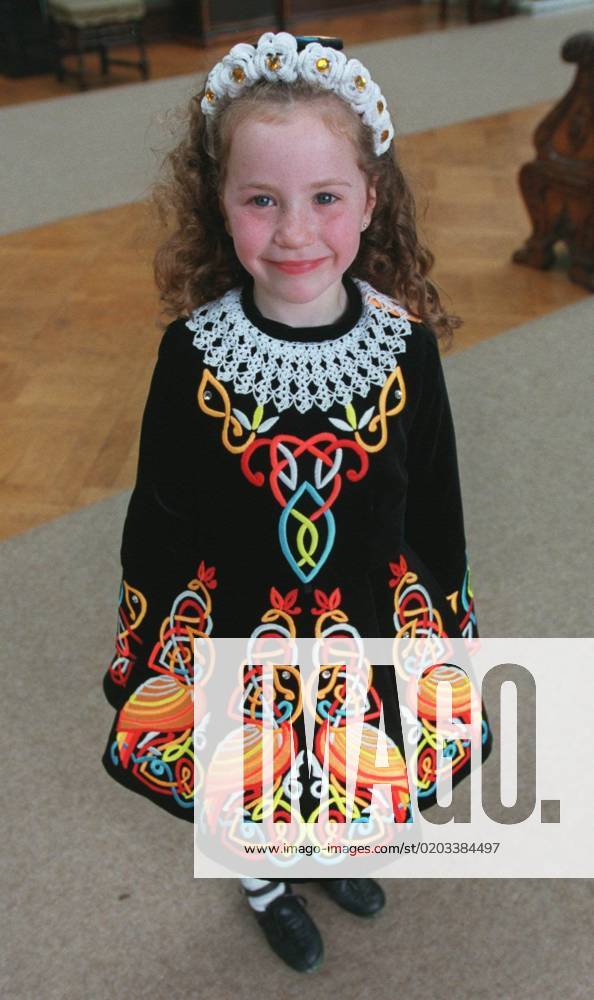 DUBLIN MAY 1997 Kilkenny Image A young girl in traditional Irish dress ...