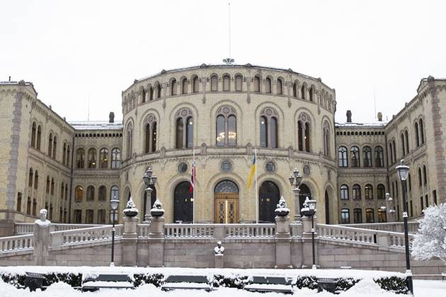 Stortinget markerer toarsdagen for angrepet pa Ukraina Oslo 20240224 ...