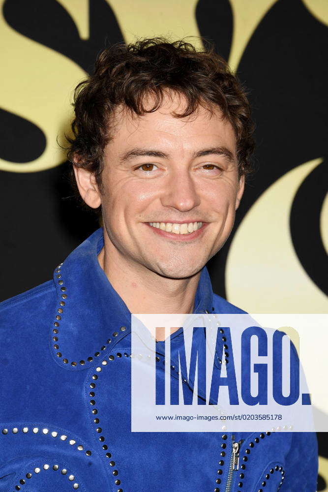 Josh Whitehouse at de Daisy Jones The Six series premiere on 23 02 2023