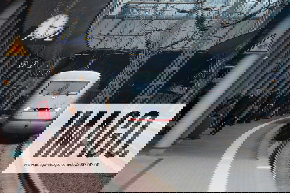 DEU, Germany, Kassel, 23 02 2023 train station Kassel Wilhelmshöhe