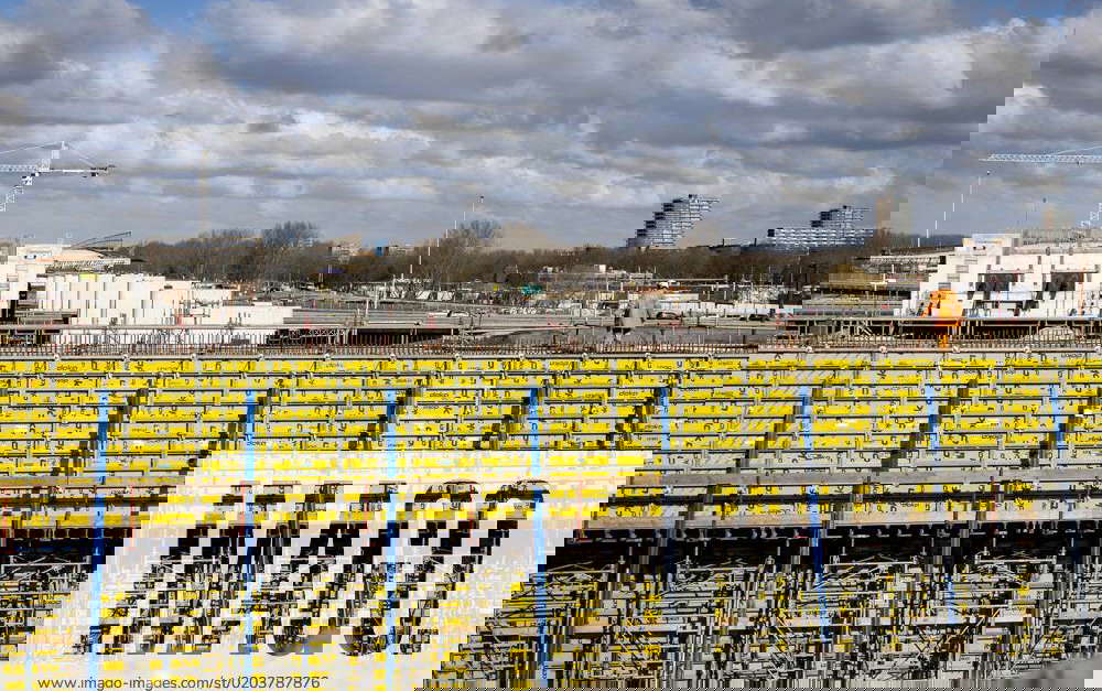 ROTTERDAM The last part of a new viaduct is being pushed over the