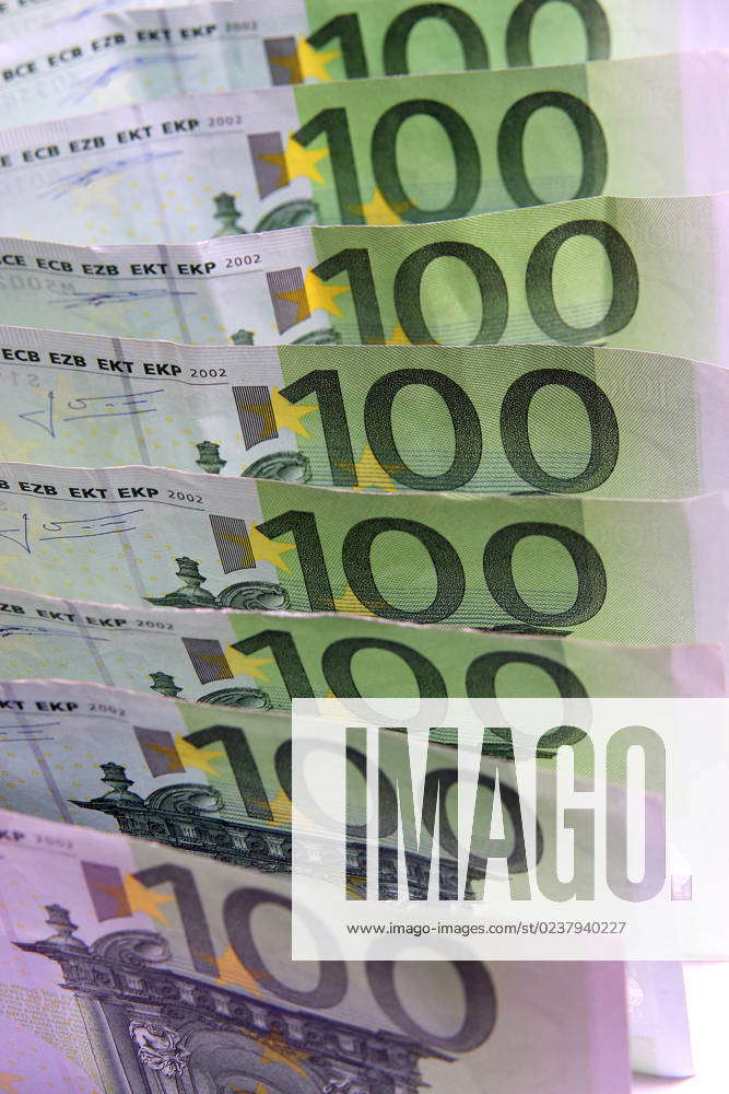100-euro-notes-100-euro-bills-blws