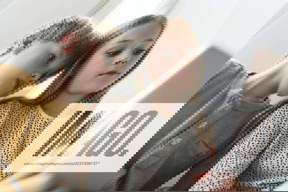 Brother and sister using tablet PC at home model released, Symbolfoto