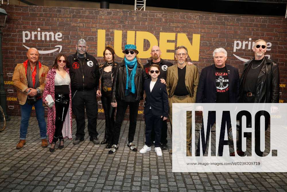 Premiere of Luden Könige der Reeperbahn in Berlin Cast and crew on the red  carpet at