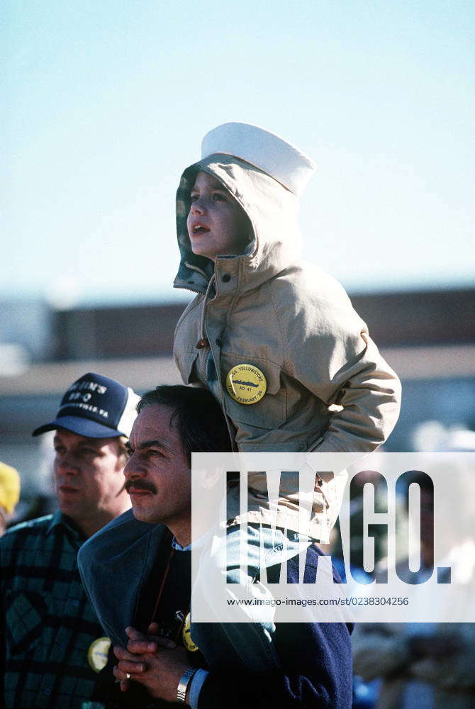 A child waits for the homecoming of the destroyer tender USS ...