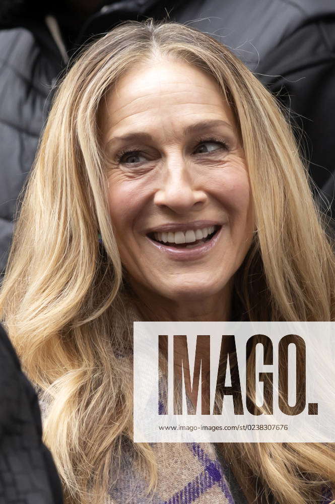 Sarah Jessica Parker filming the HBO Max streaming series And Just Like ...