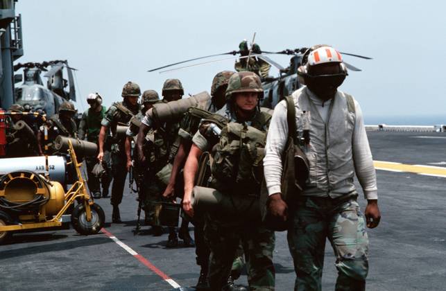 Marines of the 22nd Marine Expeditionary Unit (22nd MEU) check their ...