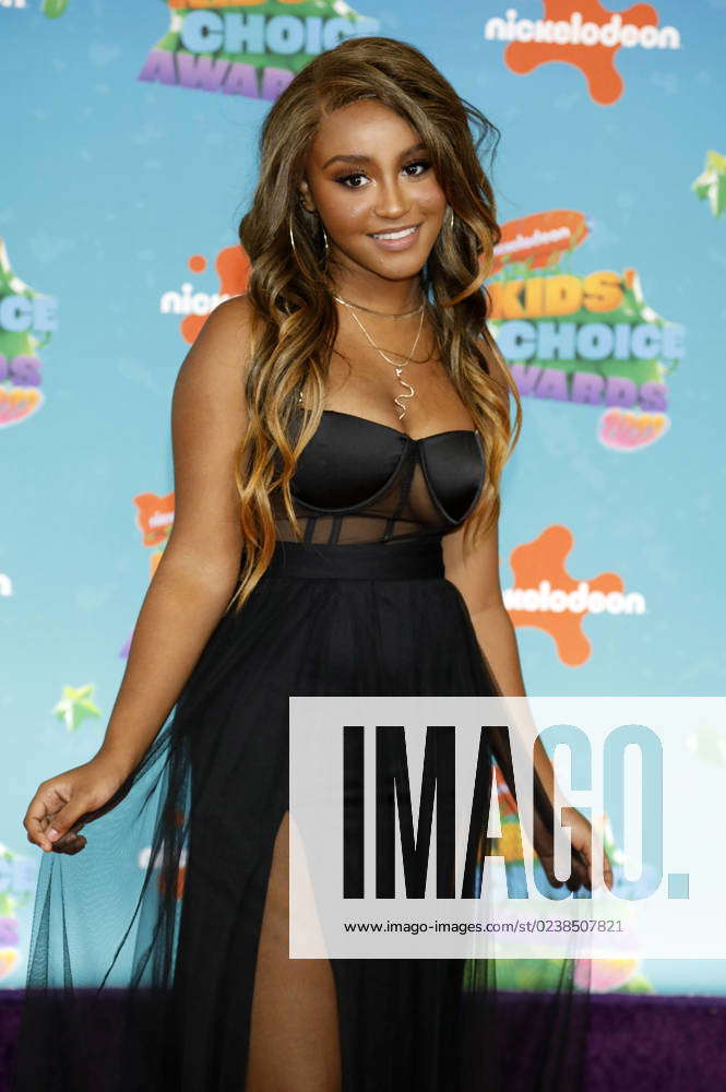 Dana Heath at the 2023 Nickelodeon Kids Choice Awards at the Microsoft ...