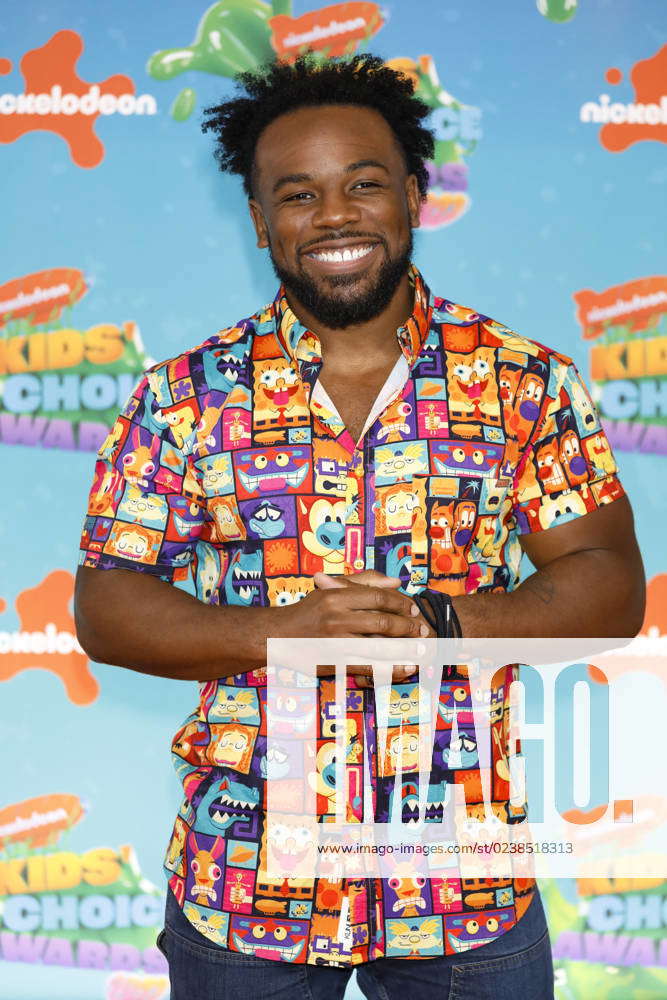 March 4, 2023: Xavier Woods arrives at Nickeodeon s Kids Choice Awards ...