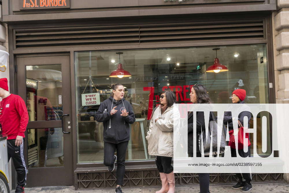 7th St Burgers in New York Customers queue for a free burger promotion ...