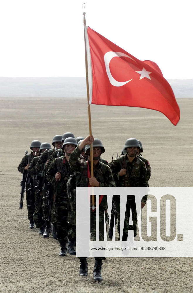 Turkish paratroopers, with the Turkish National Flag, assemble after ...