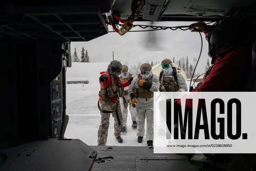 Alaska Army Guard Spc Matthew Tucker Left A Flight Medic And Staff